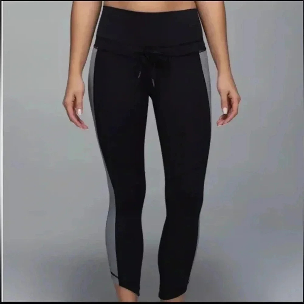 Lululemon Retreat 7/8 Pant Black / Heathered Slate Size 8